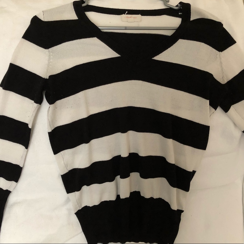 Black & white soft sweater